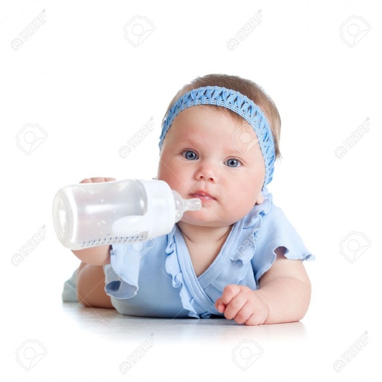 14018243-adorable-child-drinking-from-bottle-8-months-old-girl-Stock-Photo.jpg.50527dc7e092d94007a8443fbfcacb8c.jpg