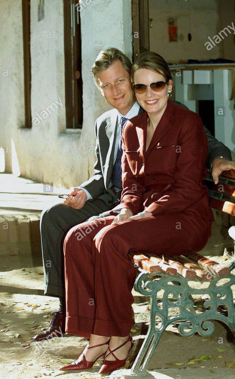 belgian-crown-prince-philippe-l-poses-for-photographers-with-his-wife-princess-mathilde-r-during-a-v--in-santiago-may-2-2002-the-royal-couple-was-on-the-last-da.jpg.df6a4eb49db3c18d2010f9f634ea928a.jpg